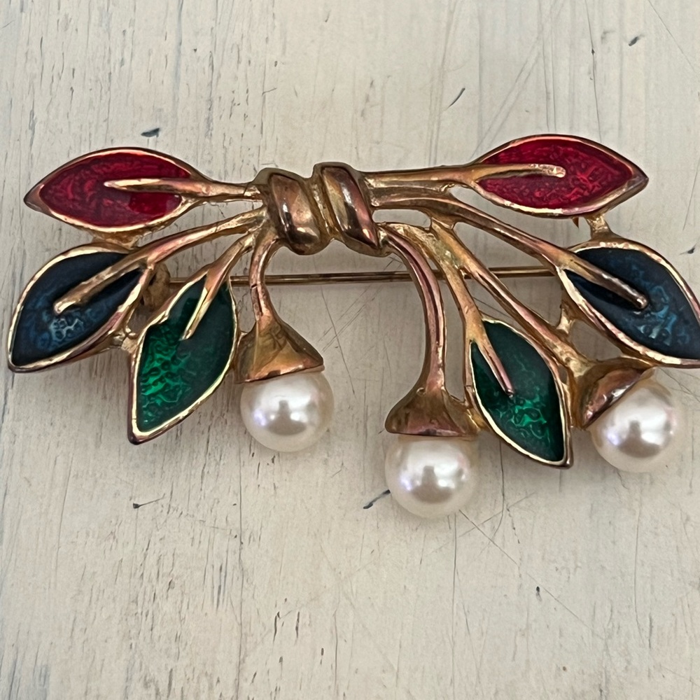 Vintage Brooch Pin Pine Faux Pearl Green Blue Red Leaves Enamel Gold Tone Estate